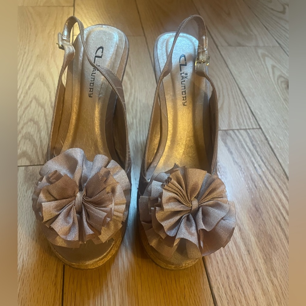 Peep toe with a bow!